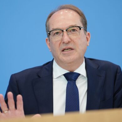 Bundesinnenminister Alexander Dobrindt hatte bereits vor einem Monat bei der Innenministerkonferenz in Hamburg von einer «hohen Bedrohungslage» gesprochen. (Archivbild)