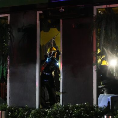 Die Feuerwehr hat den Brand inzwischen unter Kontrolle.