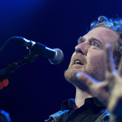 Der irische Musiker Glen Hansard ist bei einem Motorradunfall tödlich verunglückt.