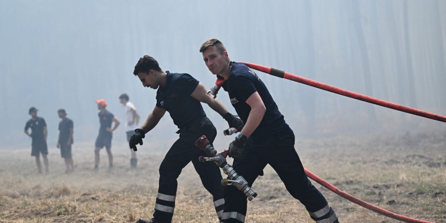 Die Feuerwehrleute in Frankreich sind bis zur vollkommenen Erschöpfung im Einsatz.