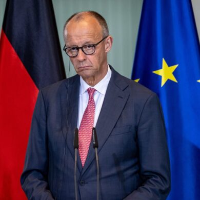 CDU-Chef Merz bindet die Fraktion bei der Spahn-Nachfolge eng ein.