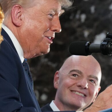 Voll des Lobes für die WM: US-Präsident Donald Trump (l.).