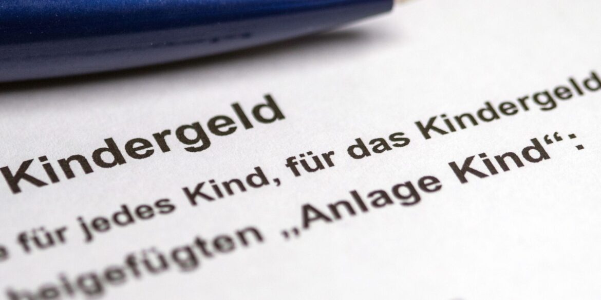 In mehreren Stufen soll das Kindergeld künftig «proaktiv» ausbezahlt werden - ohne Antrag, also ohne Papierkram. (Symbolbild)