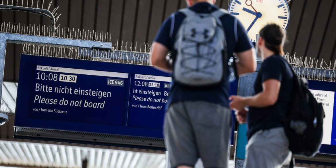 Es ist unklar, wann die Strecke wieder freigegeben wird.