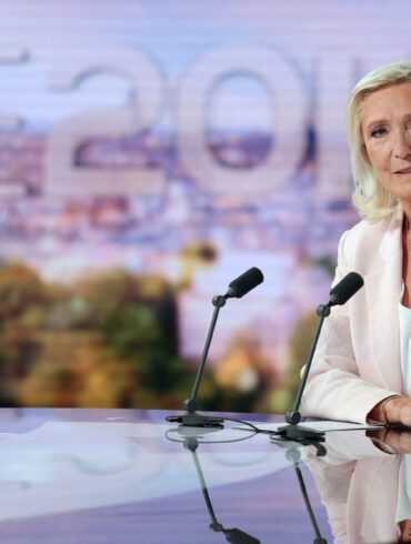 Marine Le Pen geht voll auf Risiko und tritt trotz eines offenen Gerichtsverfahrens als Präsidentschaftskandidatin an.