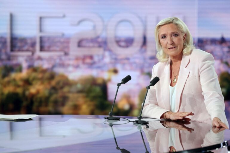 Marine Le Pen geht voll auf Risiko und tritt trotz eines offenen Gerichtsverfahrens als Präsidentschaftskandidatin an.