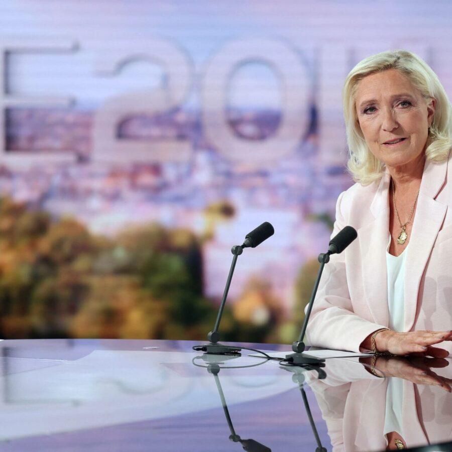 Marine Le Pen geht voll auf Risiko und tritt trotz eines offenen Gerichtsverfahrens als Präsidentschaftskandidatin an.