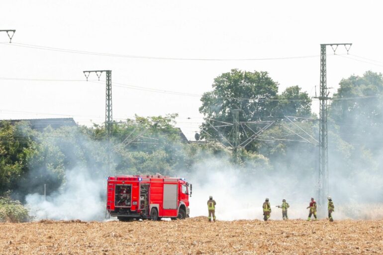 Nach dem Brand ist die Bahnstrecke inzwischen wieder frei.