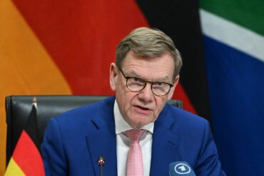 Wadephul zieht in einer ZDF-Sendung einen ungewöhnlichen Vergleich, als um das Völkerrecht ging.