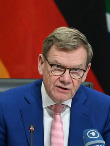 Wadephul zieht in einer ZDF-Sendung einen ungewöhnlichen Vergleich, als um das Völkerrecht ging.