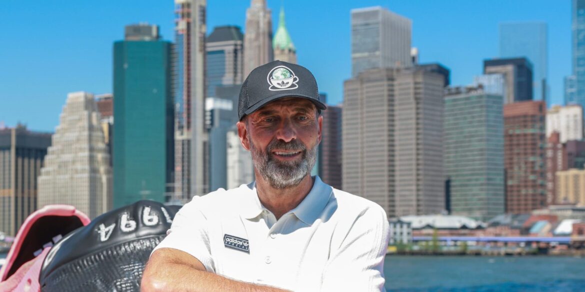 Die große Lösung: Jürgen Klopp vor der Skyline von New York. (Archivbild)