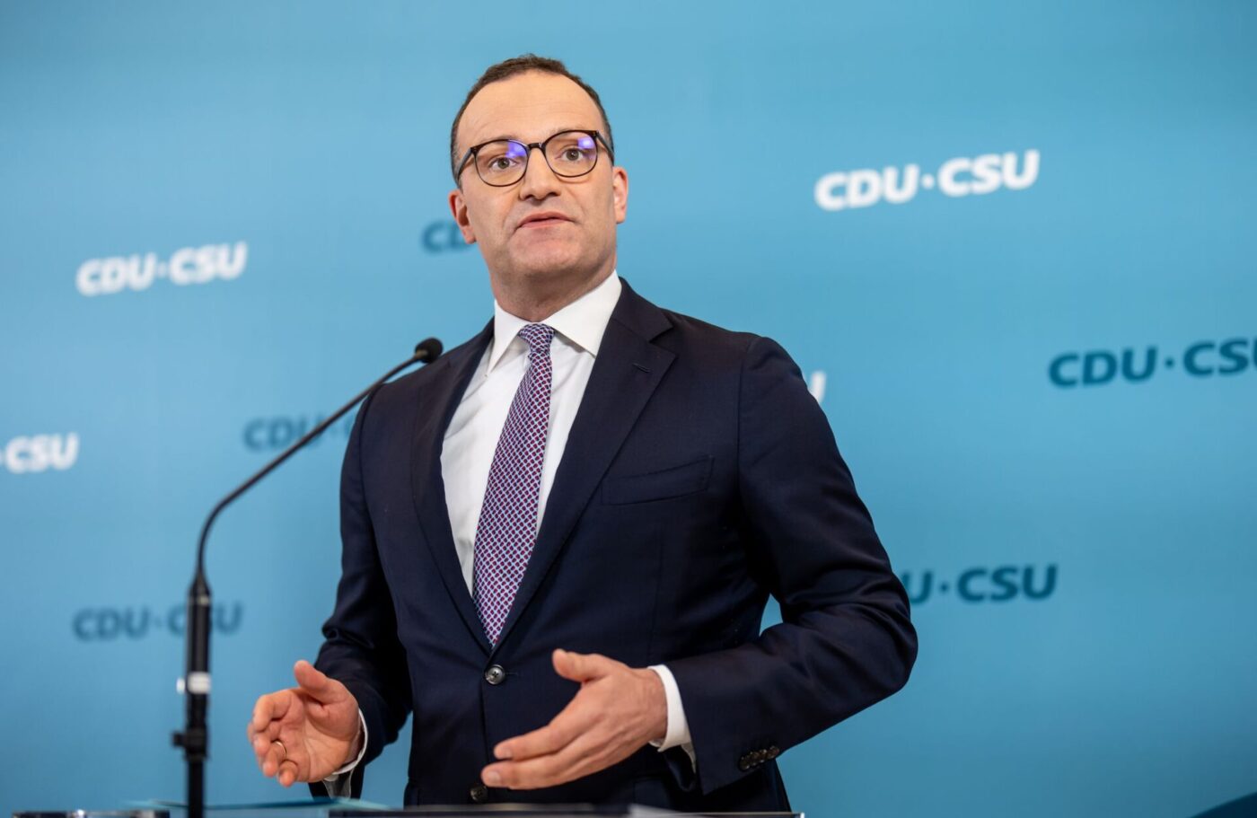 Unionsfraktionschef Jens Spahn erklärt sich zur Kontroverse über Leihmutterschaft. (Archivbild)
