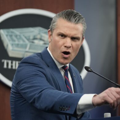 Soldaten ab 30 sollen künftig jährlich auf einen möglichen Testosteronmangel getestet werden - sagt US-Verteidigungsminister Pete Hegseth. (Archivbild)