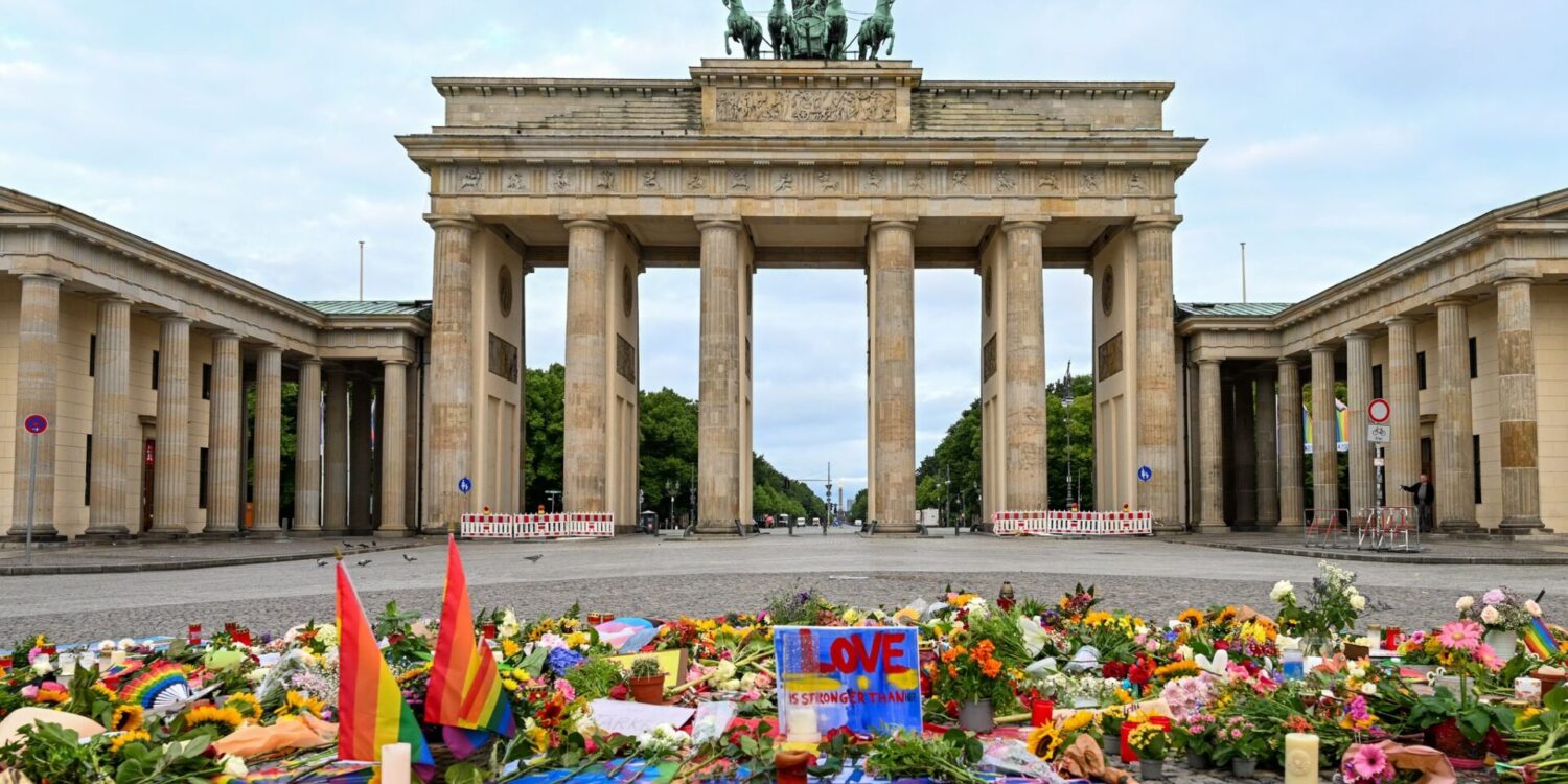 Am Brandenburger Tor wird dem Anschlag gedacht.