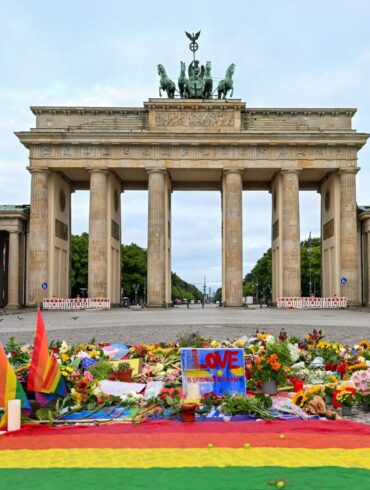 Am Brandenburger Tor wird dem Anschlag gedacht.