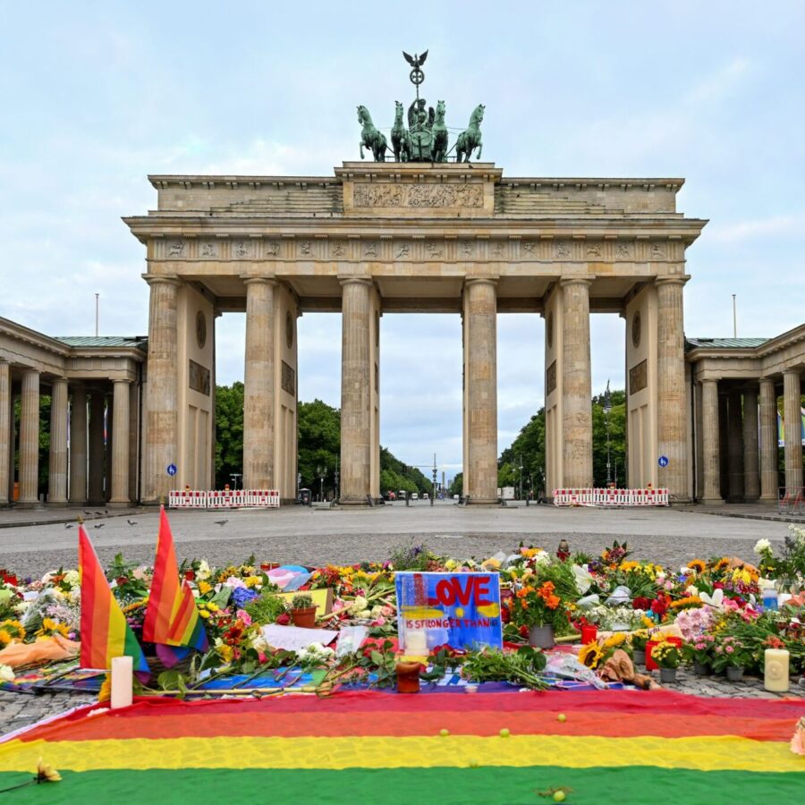 Am Brandenburger Tor wird dem Anschlag gedacht.