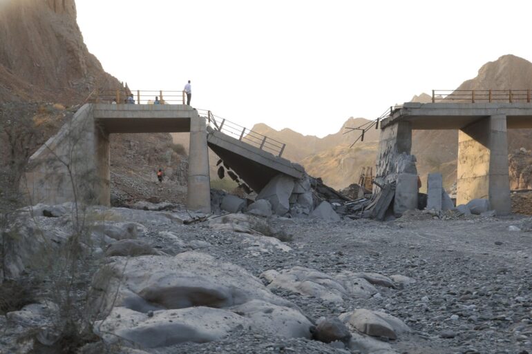 Im Süden Irans hat das US-Militär auch Brücken angegriffen.