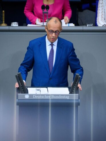 Merz spricht im Bundestag über die aktuelle Lage in der Innen- und Außenpolitik.