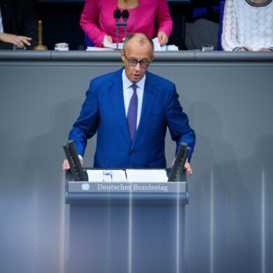 Merz spricht im Bundestag über die aktuelle Lage in der Innen- und Außenpolitik.