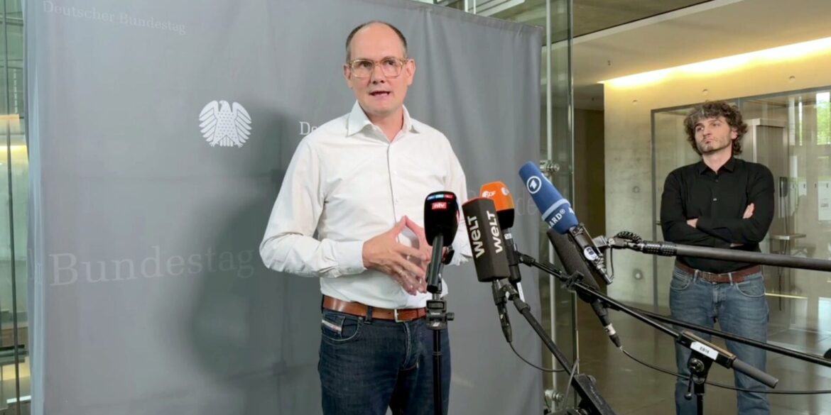 Der Grünen-Abgeordnete Dahmen ruft das Bundesverfassungsgericht an.