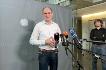 Der Grünen-Abgeordnete Dahmen ruft das Bundesverfassungsgericht an.