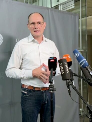 Der Grünen-Abgeordnete Dahmen ruft das Bundesverfassungsgericht an.