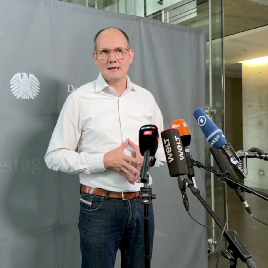 Der Grünen-Abgeordnete Dahmen ruft das Bundesverfassungsgericht an.