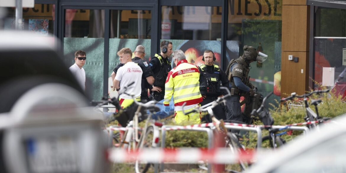 Glücklicherweise sei niemand größer zu Schaden gekommen, erklärte ein Polizeisprecher.
