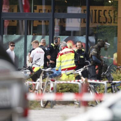 Glücklicherweise sei niemand größer zu Schaden gekommen, erklärte ein Polizeisprecher.