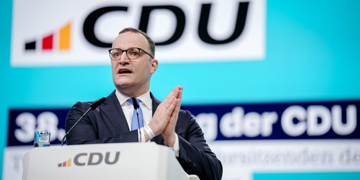 CDU-Politiker Jens Spahn muss sein mächtiges Amt als Fraktionschef abgeben.