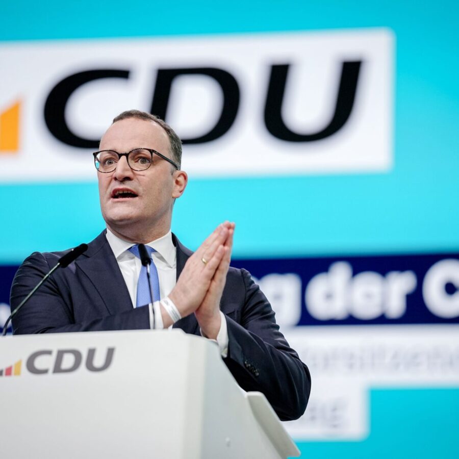 CDU-Politiker Jens Spahn muss sein mächtiges Amt als Fraktionschef abgeben.