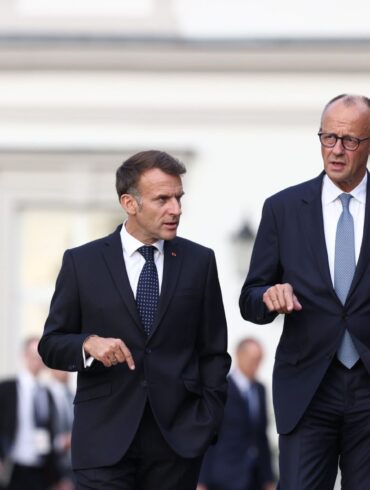 Bundeskanzler Friedrich Merz empfing Emmanuel Macron am Abend auf Schloss Bensberg bei Köln, um das Regierungstreffen am Freitag vorzubereiten.