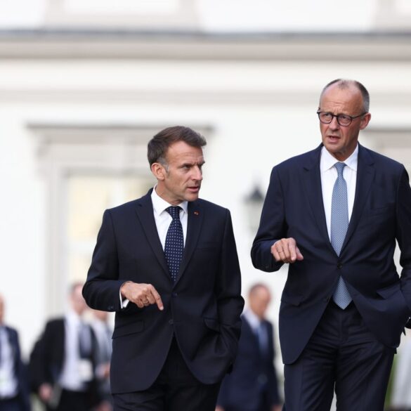 Bundeskanzler Friedrich Merz empfing Emmanuel Macron am Abend auf Schloss Bensberg bei Köln, um das Regierungstreffen am Freitag vorzubereiten.