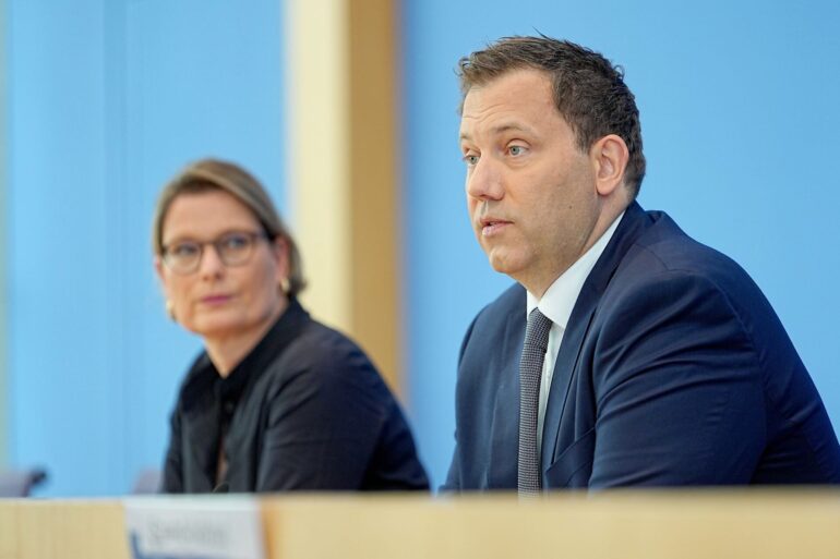 Vorstellung eines Aktionsplans zur Bekämpfung von Steuer- und Finanzkriminalität: unter anderem härtere Strafen, Registrierkassen-Pflicht und bessere Koordination von Ermittlungen