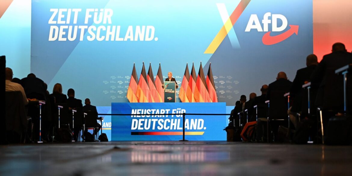 Die AfD tagt in der weiträumig abgesperrten Messe Erfurt.