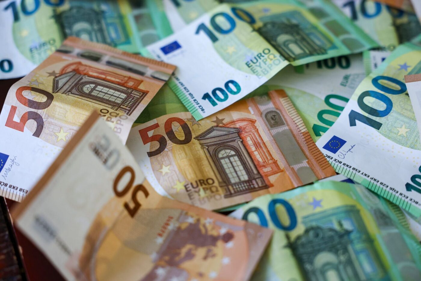 Beim Bundeshaushalt 2027 sind höhere Ausgaben geplant. (Symbolbild)