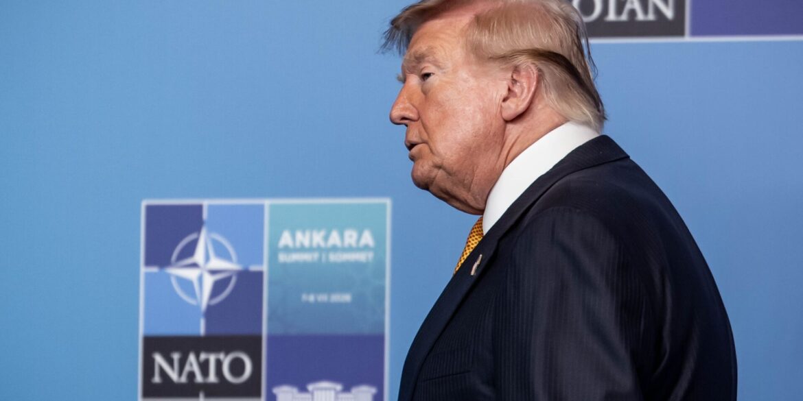Trump geht beim Gipfel auf die Europäer los.