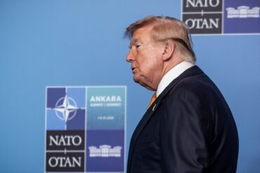 Trump geht beim Gipfel auf die Europäer los.
