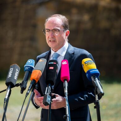 Innenminister Alexander Dobrindt (CSU) hat einen Abschiebeflug für 31 Personen aus Afghanistan bestätigt.