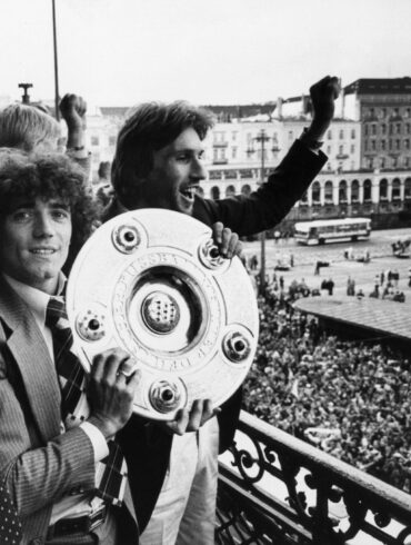 Kevin Keegan nach dem Gewinn der Meisterschaft mit dem HSV. (Archivbild)