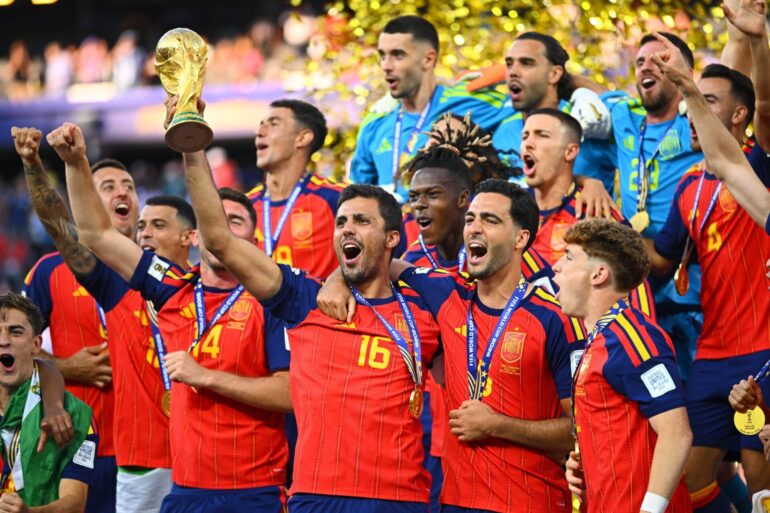 Kapitän Rodri und die Spanier sind Weltmeister.