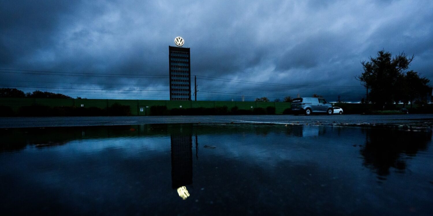 Düstere Wolken über Wolfsburg: Bereits zum zehnten Mal in Folge bricht der Quartalsgewinn ein. (Archivbild)