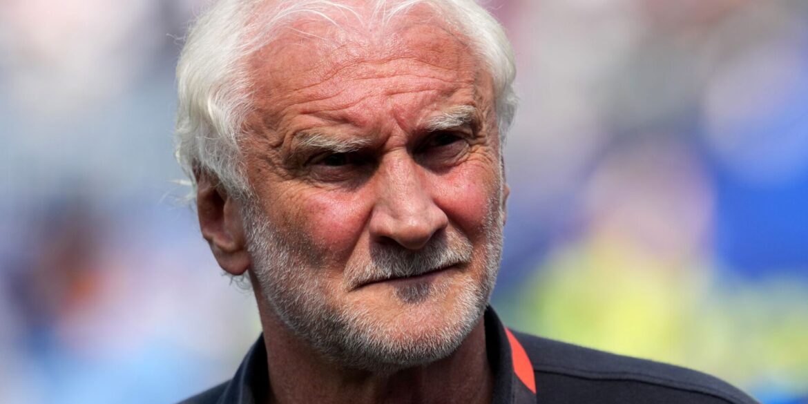 Rudi Völler will als DFB-Sportdirektor weitermachen. (Archivbild)