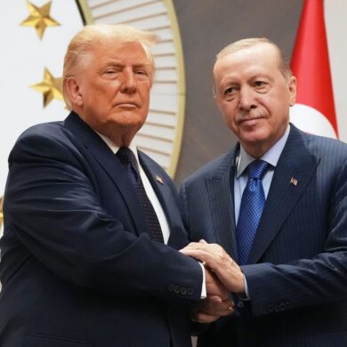 US-Präsident Trump äußerte sich bei einem Treffen mit dem türkischen Präsidenten Erdogan - und kritisierte mehrere europäische Verbündete.