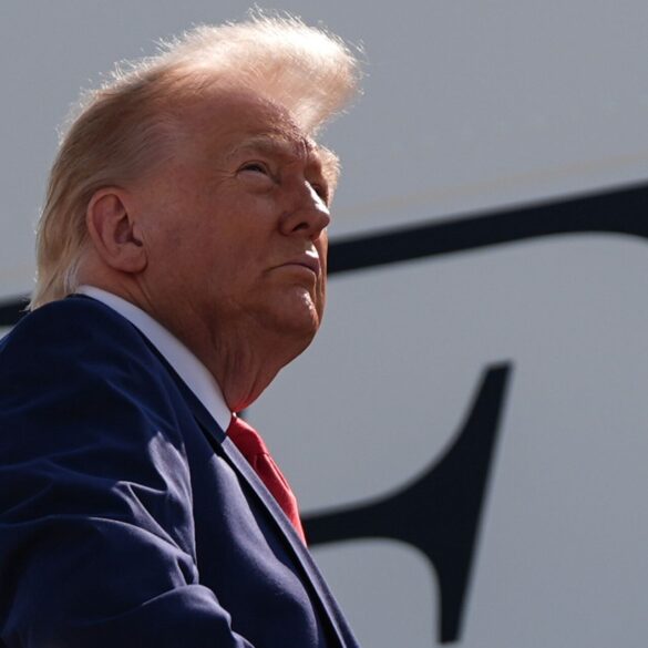 US-Präsident Trump droht dem Iran mit Konsequenzen für die Angriffe der Huthi-Miliz. (Archivbild)
