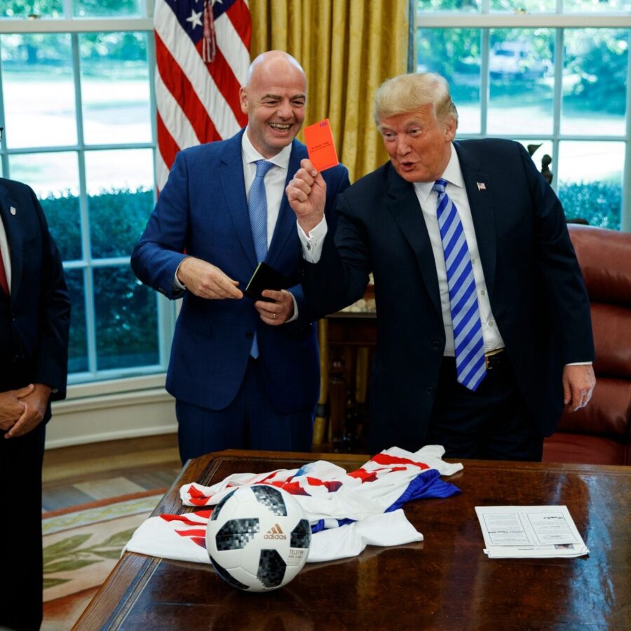 Damals ein Scherz: Trump zeigt Rot. Und jetzt? (Archivbild)