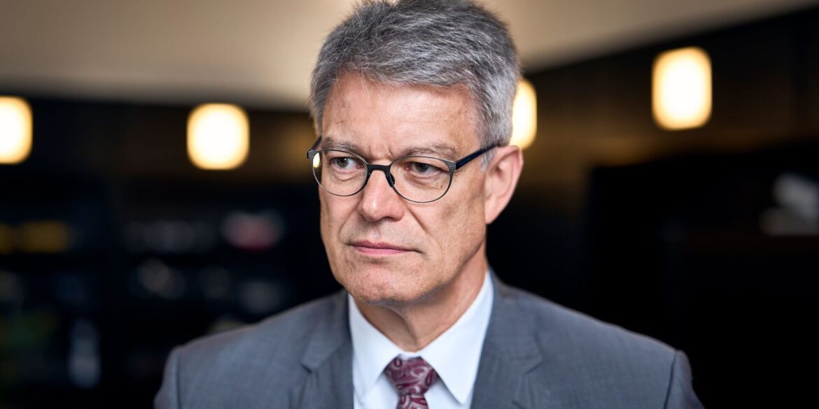 In der Union gibt es Ärger wegen des Umgangs von Kanzler Merz mit Verkehrsminister Patrick Schnieder. (Archivbild)