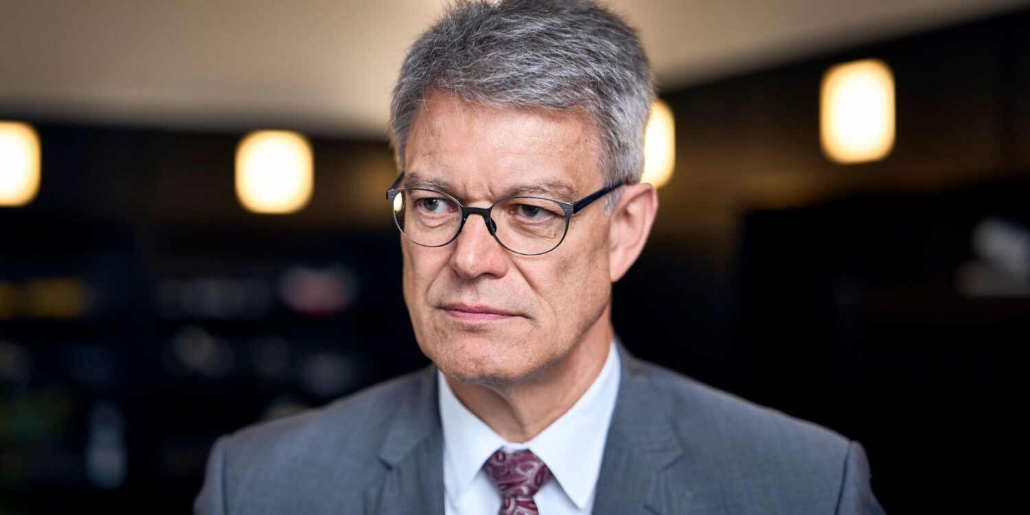 In der Union gibt es Ärger wegen des Umgangs von Kanzler Merz mit Verkehrsminister Patrick Schnieder. (Archivbild)