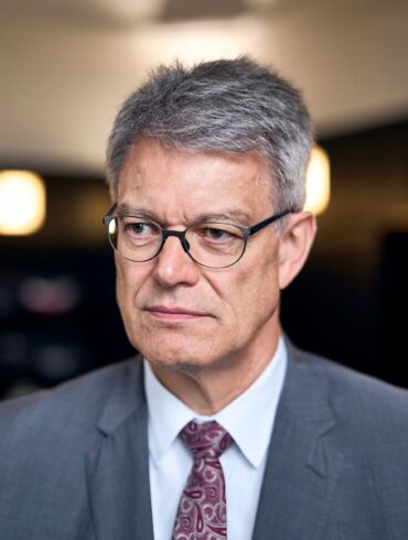 In der Union gibt es Ärger wegen des Umgangs von Kanzler Merz mit Verkehrsminister Patrick Schnieder. (Archivbild)