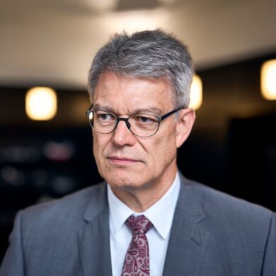 In der Union gibt es Ärger wegen des Umgangs von Kanzler Merz mit Verkehrsminister Patrick Schnieder. (Archivbild)